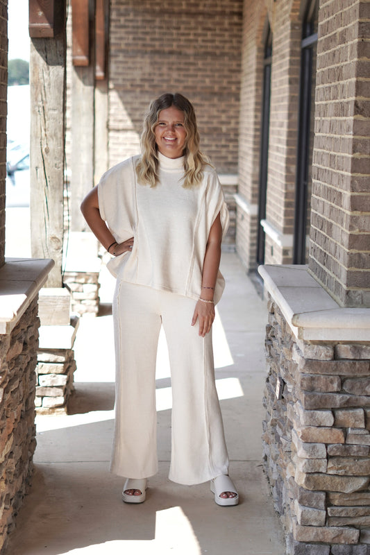 Cozy Cream Knit Pants
Elastic Waistband
Inseam: 27"
Wide Leg Pants
Knit Material
Color: Cream
Fabric Content: 100% Polyester
Care Instructions: Hand Wash Cold Water Separately, Color Will Bleed, No Bleach, Hang To Dry.