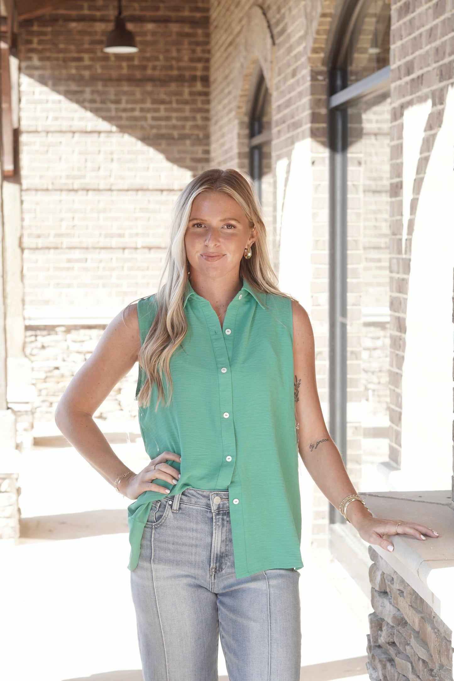 Sleeveless Button Up Blouse, Collar Neckline, Kelly Green Color, Relaxed Fit, Full Length