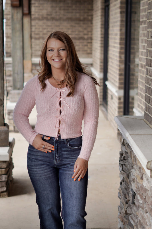 Blair Bow Top
Scoop Neck
Long Sleeve
Cream and Pale Pink
Cropped
Fitted
96% Polyester, 4% Spandex
Hand wash cold, water, do not bleach, line dry, iron low, do not dry clean
