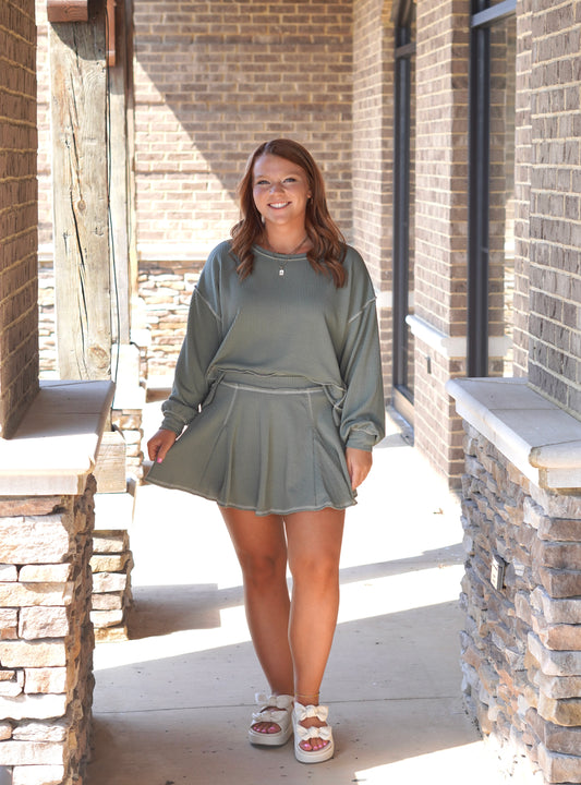 Olive Green Skort
Elastic Waistband
Skort
Mid Thigh Length
Flowy
Color: Olive
Fabric Content: 76% Polyester, 21% Rayon, 3% Spandex
Care: Hand Wash Cold Water Only.