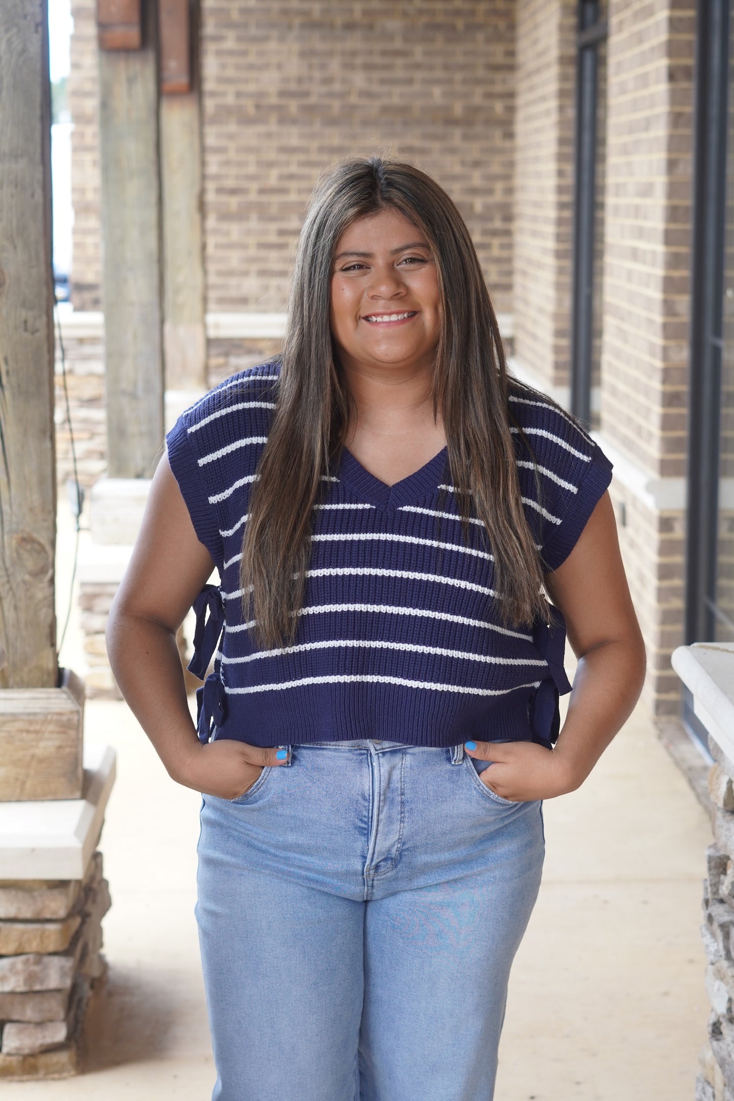 Noah Navy Striped Sweater Vest
V-Neckline
Sweater Material
Sleeveless
Ribbon Ties On Side
Navy/White Striped
Cropped