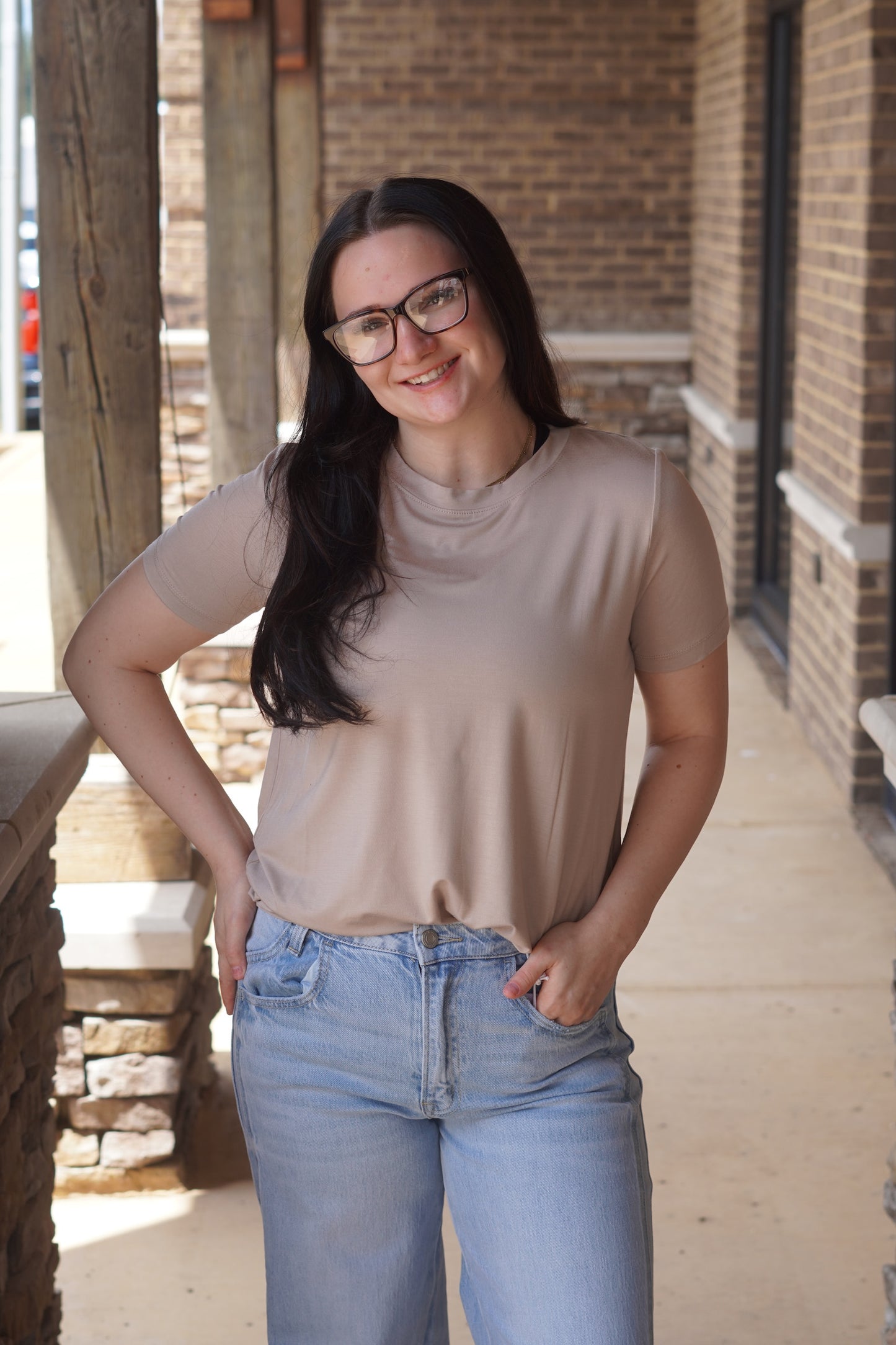 Stella So Soft T-Shirt
Crew Neckline
Short Sleeves
Relaxed Fit
Taupe
Full Length