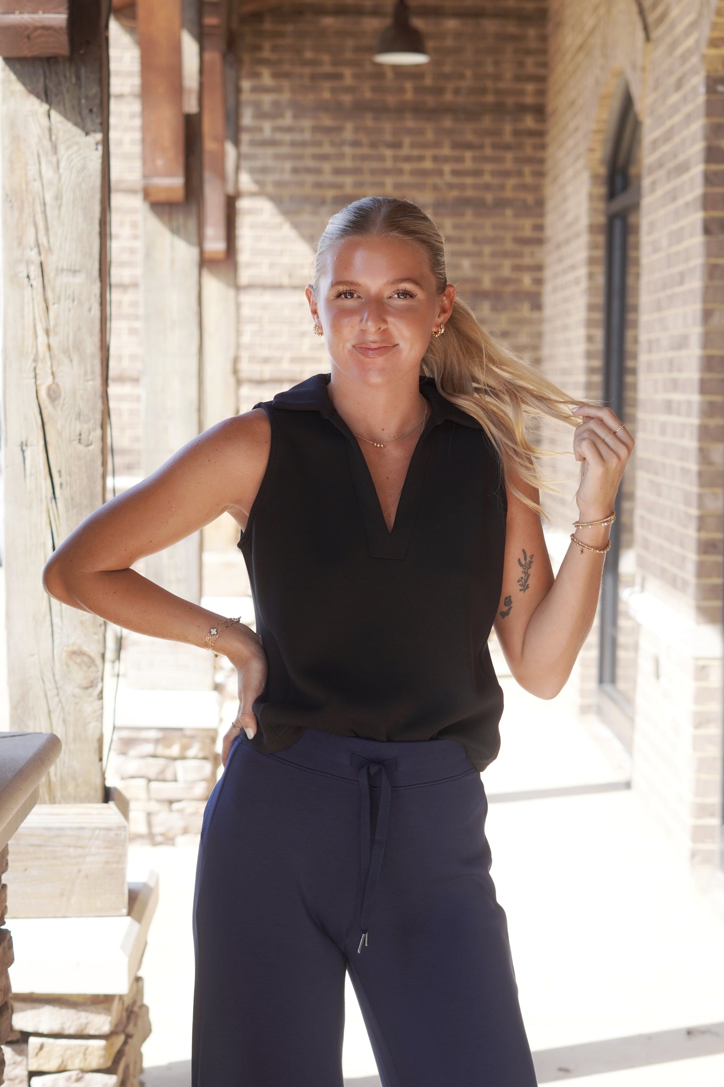 Spanx AirEssentials Polo Tank
V-Neckline With Collar
Lightweight spacer fabric with 4-way stretch
Optimal breathability for all-day comfort
Finely-knit structure offers exceptional softness
Sleeveless
Color:Very Black
Fabric Content: 47% Modal, 46% Polyester, 7% Elastane