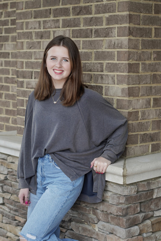 Olivia Oversized Sweatshirt. Crew Neck. Long Sleeve. Split Hem
Colors: Washed Navy. Oversized
Fabric Contents: 55% Rayon, 40% Polyester, 5% Spandex
Care: Hand Wash Cold, Do Not Bleach, Hang Or Line Dry