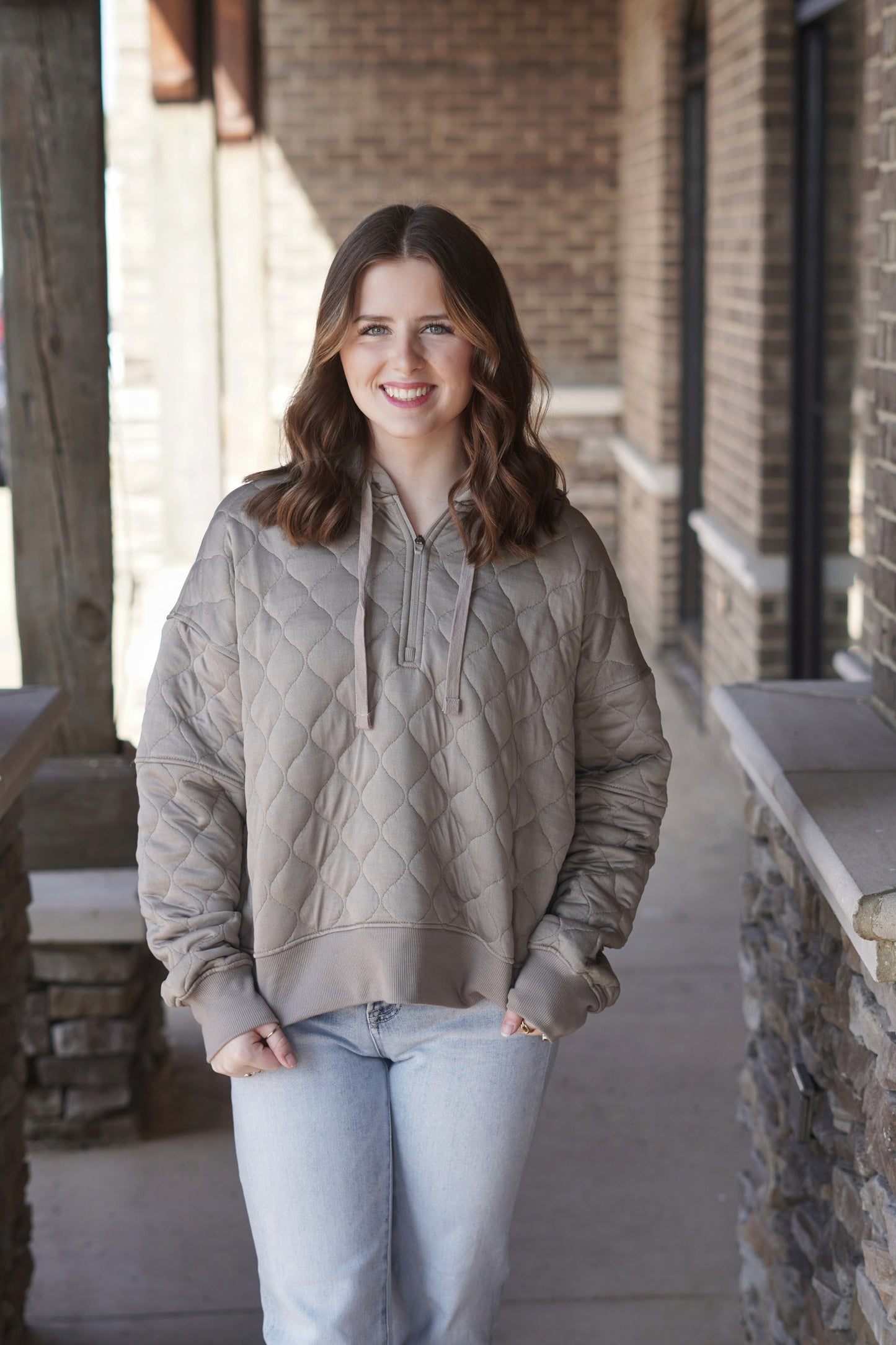 Kennedy Quilted Pullover. Hoodie with Functional Drawstrings. Half Zip. Full Length. Loose Fit
Colors: Taupe
Fabric Content: 80% Polyester, 20% Cotton
Care Instructions:Hand Wash Cold, Do Not Bleach, Low Iron