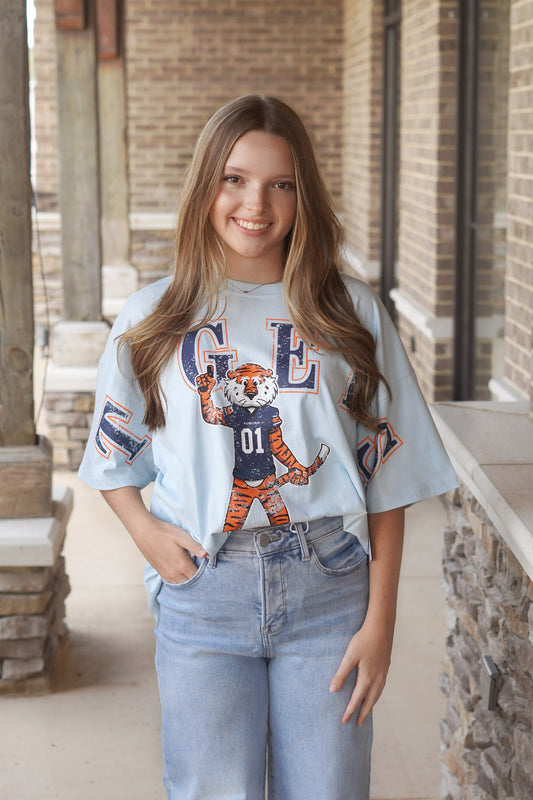 Auburn Southern Split Oversized Band Tee
Crew Neckline
Short Sleeves
Oversized
Full Length
Color: Pale Blue