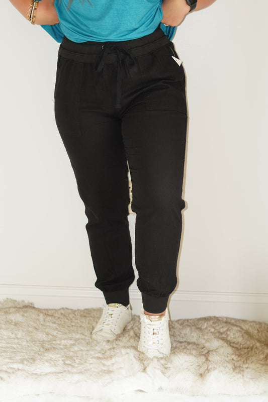 Lauren Linen Jogger Pant Color- Black Ribbed Elastic Band Cuffed At Bottom Two Front Pockets 63% Polyester 33% Cotton 4% Spandex Model is wearing a size medium.
