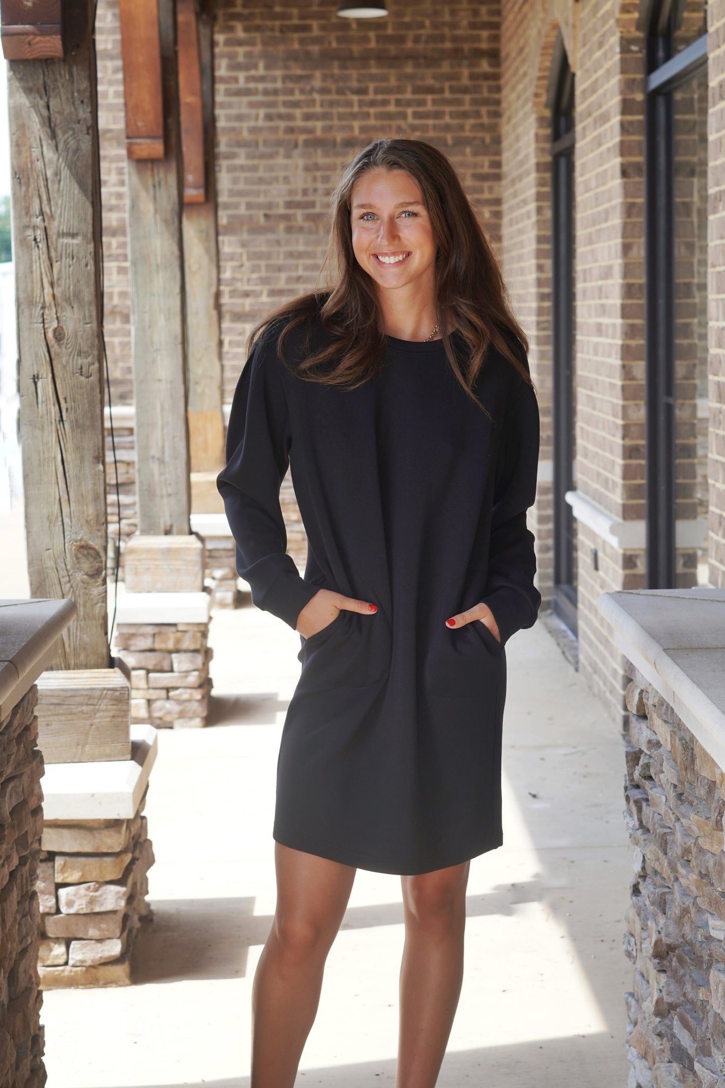 Spanx AirEssentials Crew Neck Dress
Crew Neckline
Long Cuffed Sleeves
Knee Length
Relaxed Fit
Pockets
47% Modal, 46% Polyester, 7% Elastane. Black color