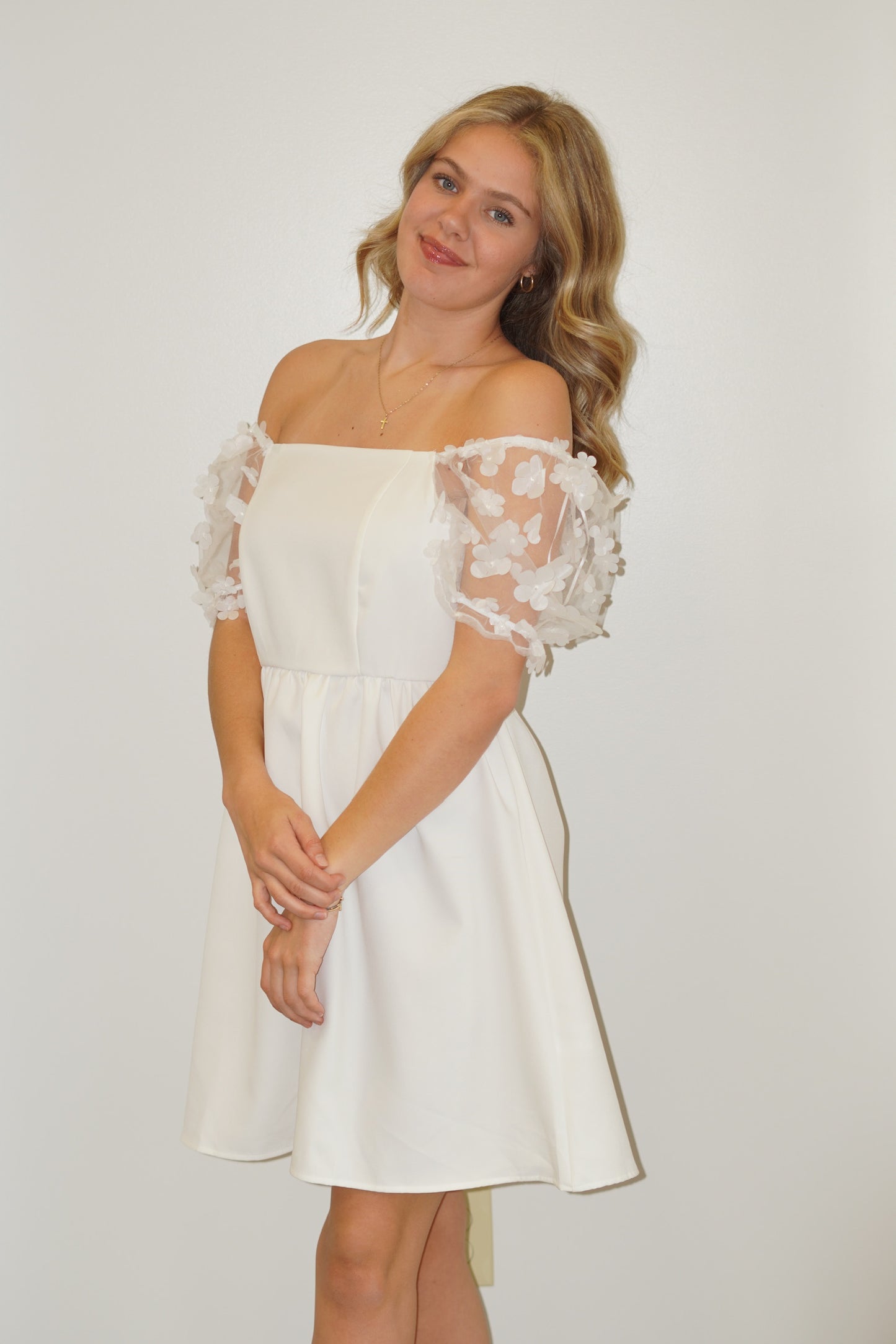 This gorgeous Sarah Solid Fluffy Floral Dress is calling your name! Whether you are looking for a dress for your next school dance, date night, or a fancy event this dress is perfect for you! The Flower puffy sleeve detail adds such a cute and dainty touch. Floral detail sleeve Hot Pink/White 92% Polyester, 8%Spandex, 30% Nylon Lining