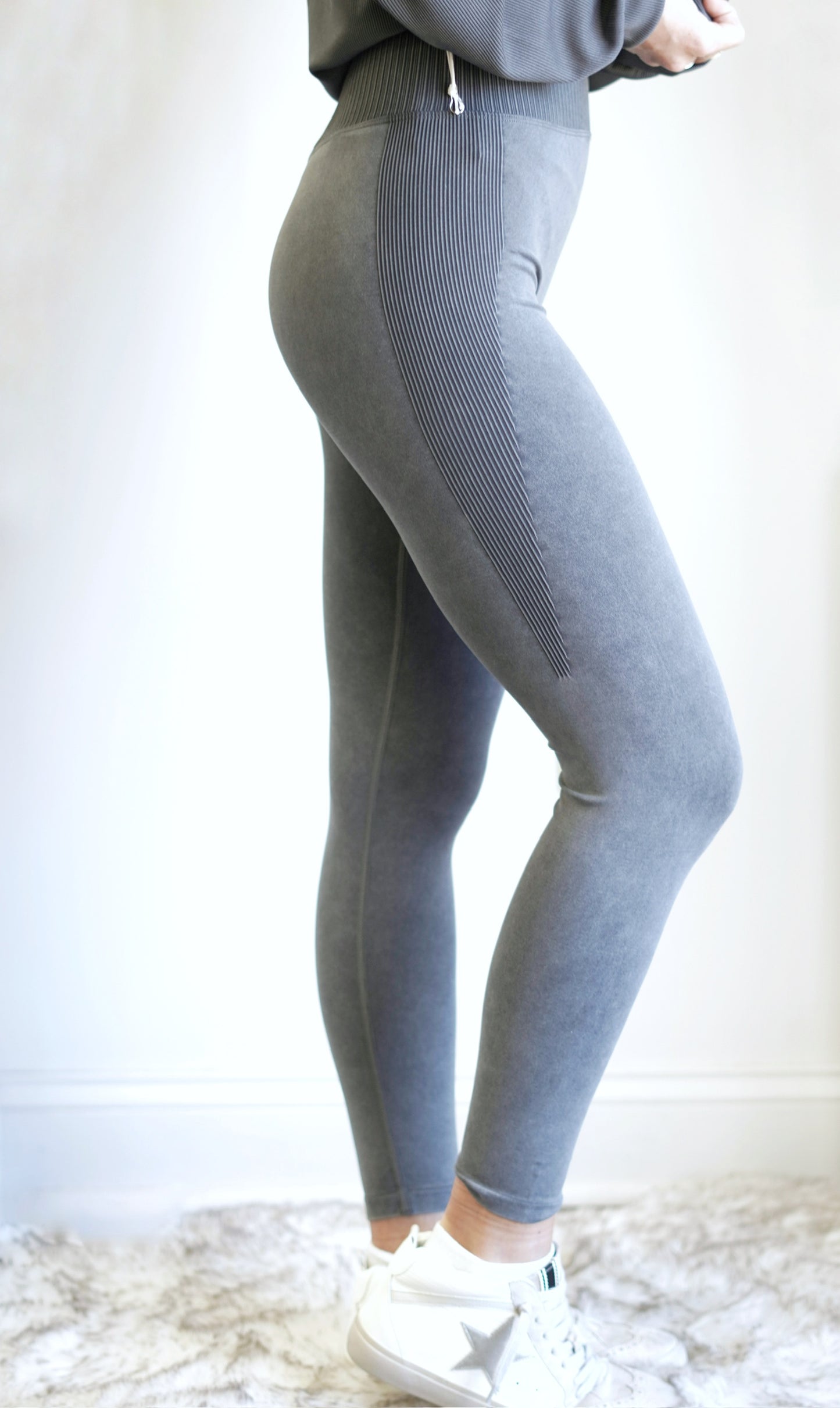 Wash Out Seamless 7/8 Leggings Fitted High Waisted Full Length Colors: Graphite 89% Nylon, 11% Spandex Ribbed "v" back waistband Rib detail at outer thigh Mineral washed Color Detail