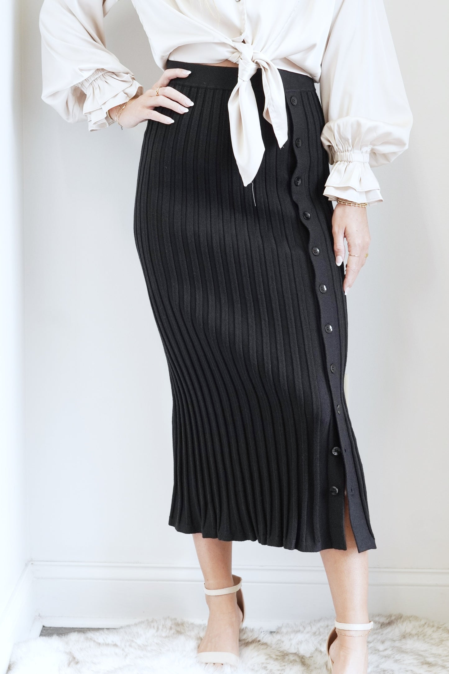 Rydel Ribbed Button Down Sweater Midi Skirt Elastic Waistband Button Down Detail Black Color Fitted Midi Length 50% Viscose, 28% Polyester, 22% Nylon