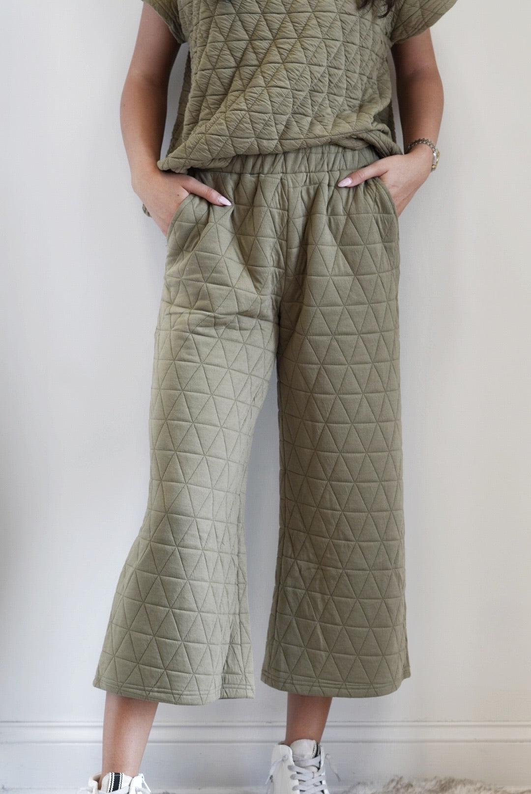 Cozy and Quilted Cropped Pants Elastic Waistband Wide Leg Side Pockets Cropped Leg Length Relaxed Fit Colors: Olive 98% Polyester, 2% Spandex