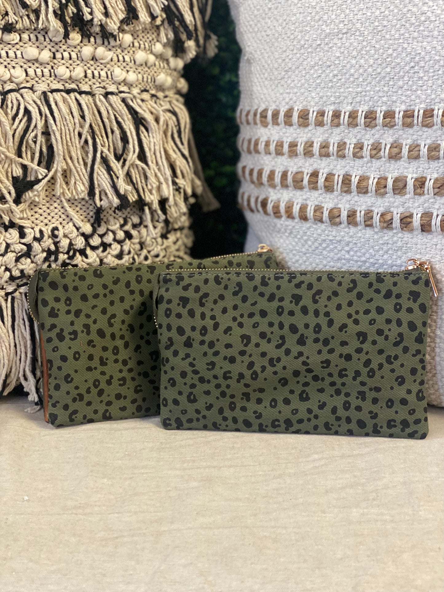 Riley Expandable Crossbody