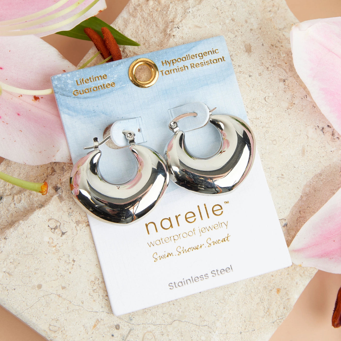 Sliver Round Geo Hoop Earrings. 