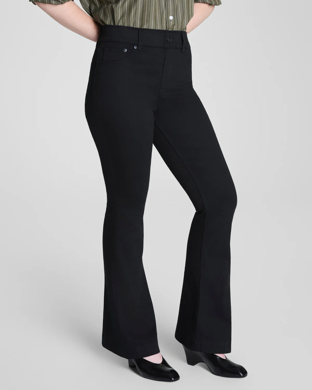 Spanx Shape Everywhere Flare Jeans
SPANXshape™ provides medium compression for a shaping effect
Built-in core-shaping technology
Booty-lifting and leg-lengthening
New-and-improved denim finds the perfect balance between stretch structure, High-rise design with a fitted fit through hips and thighs, Inseams: Regular 32"