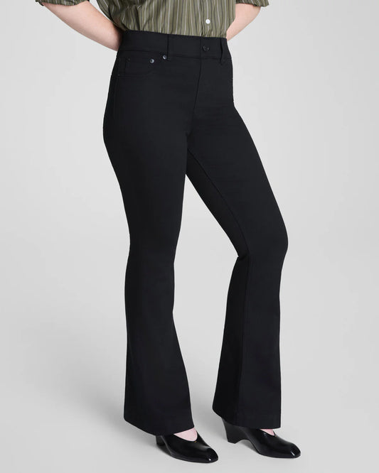 Spanx Shape Everywhere Flare Jeans
SPANXshape™ provides medium compression for a shaping effect
Built-in core-shaping technology
Booty-lifting and leg-lengthening
New-and-improved denim finds the perfect balance between stretch structure, High-rise design with a fitted fit through hips and thighs, Inseams: Regular 32"