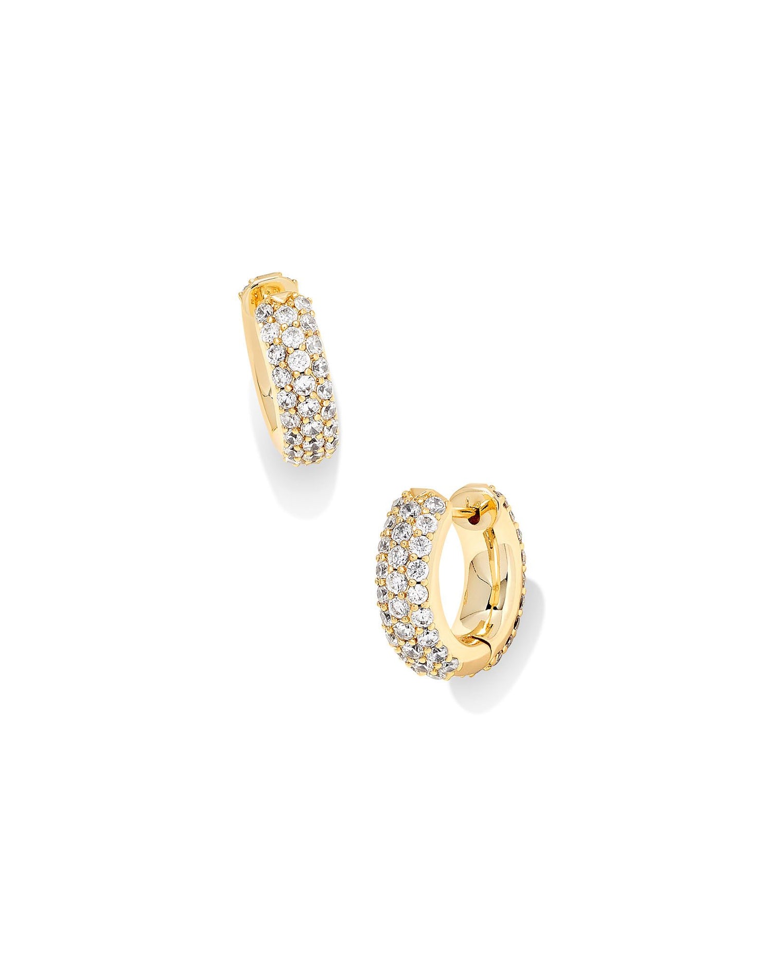 Mikki Pave Huggie Earring Gold
0.97' OUTSIDE DIAMETER
Gold Metal
snap closure