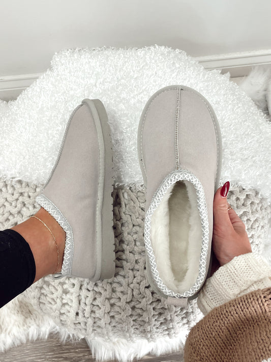 Cozy Cloud Fur Lined Slipper Color/ Grey Tasman seam detail Faux Fur Inside Shoe