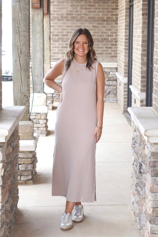 Ribbed sleeveless maxi dress with slits on each side 