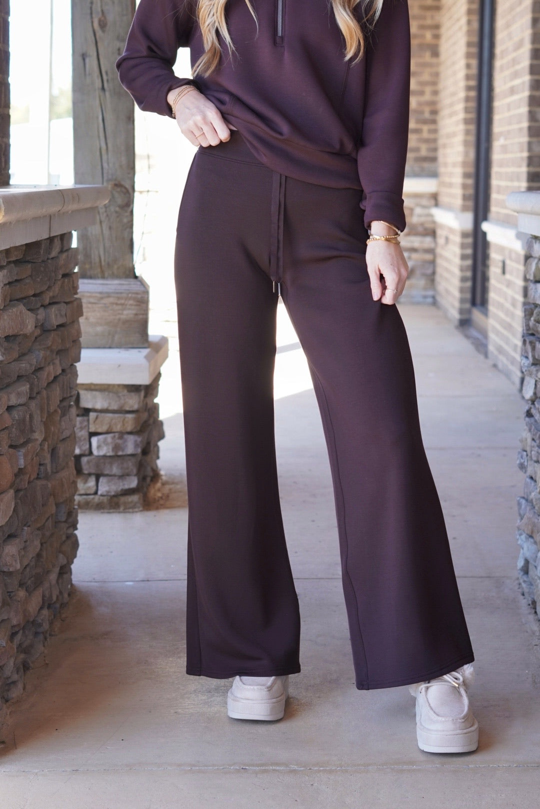 Spanx AirEssentials Wide Leg Pants, Elastic Waistband, Drawstring, Mid-rise
Relaxed fit, Truffle Brown