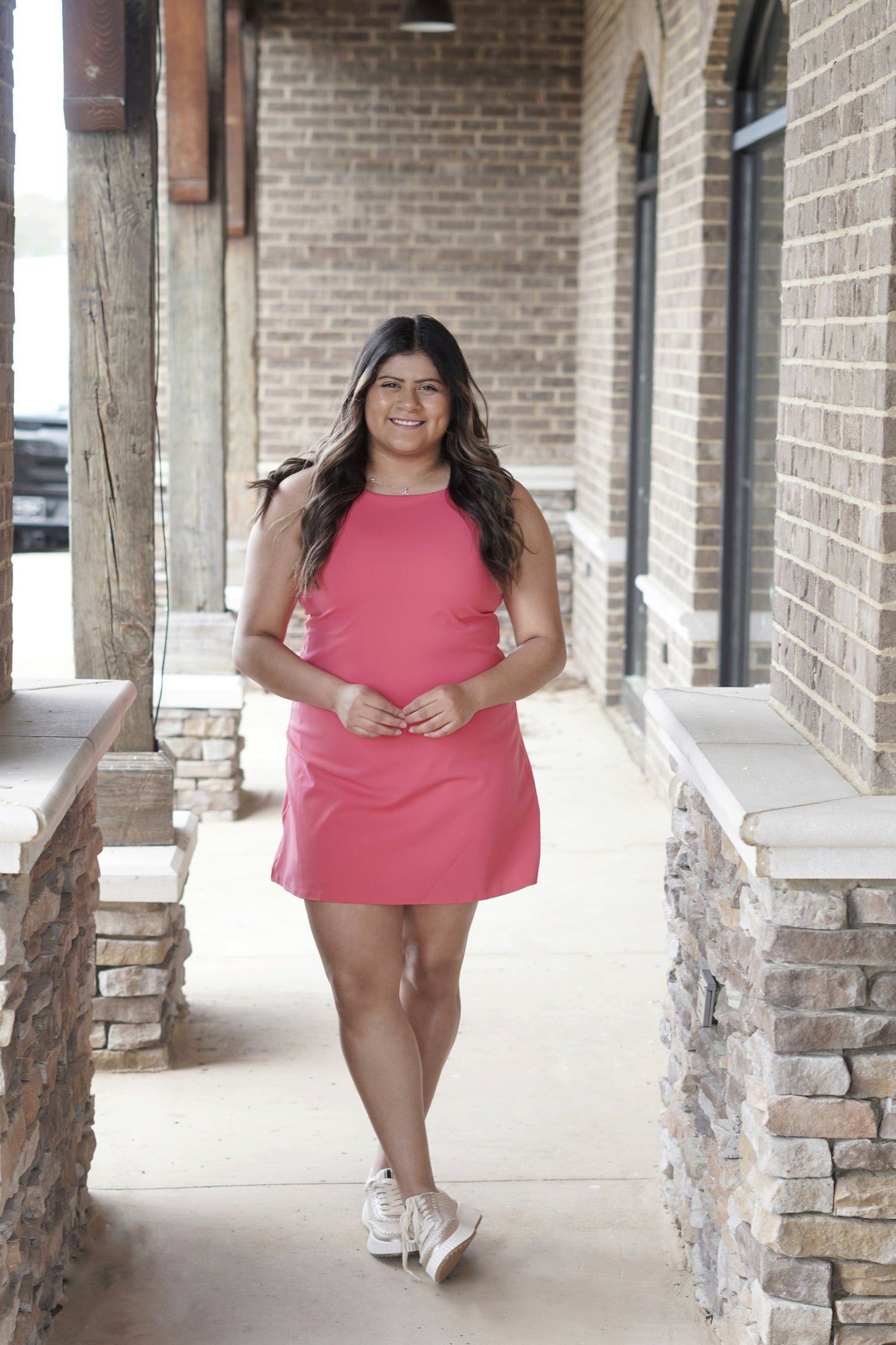 Tulip color fitted dress, round neckline, adjustable straps, above the knee length. 