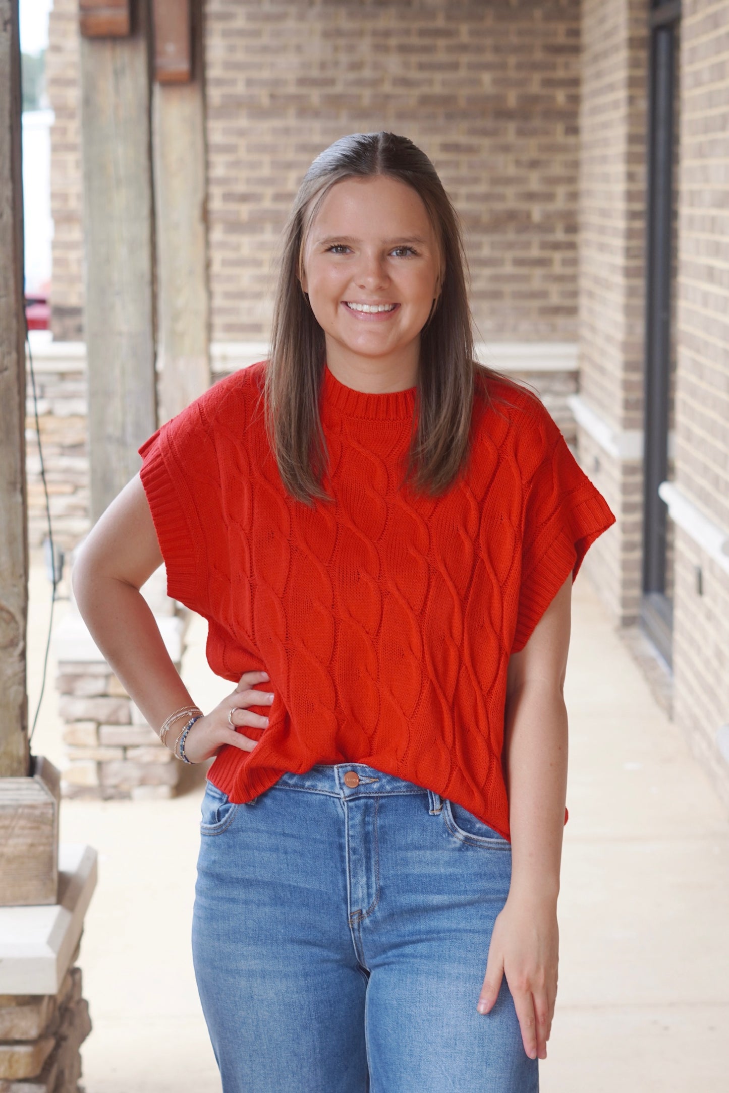 Nelly Knit Sleeveless Sweater Top, Round Neckline, Sleeveless, Knit, Colors: Red, Waistline Length, Relaxed Fit