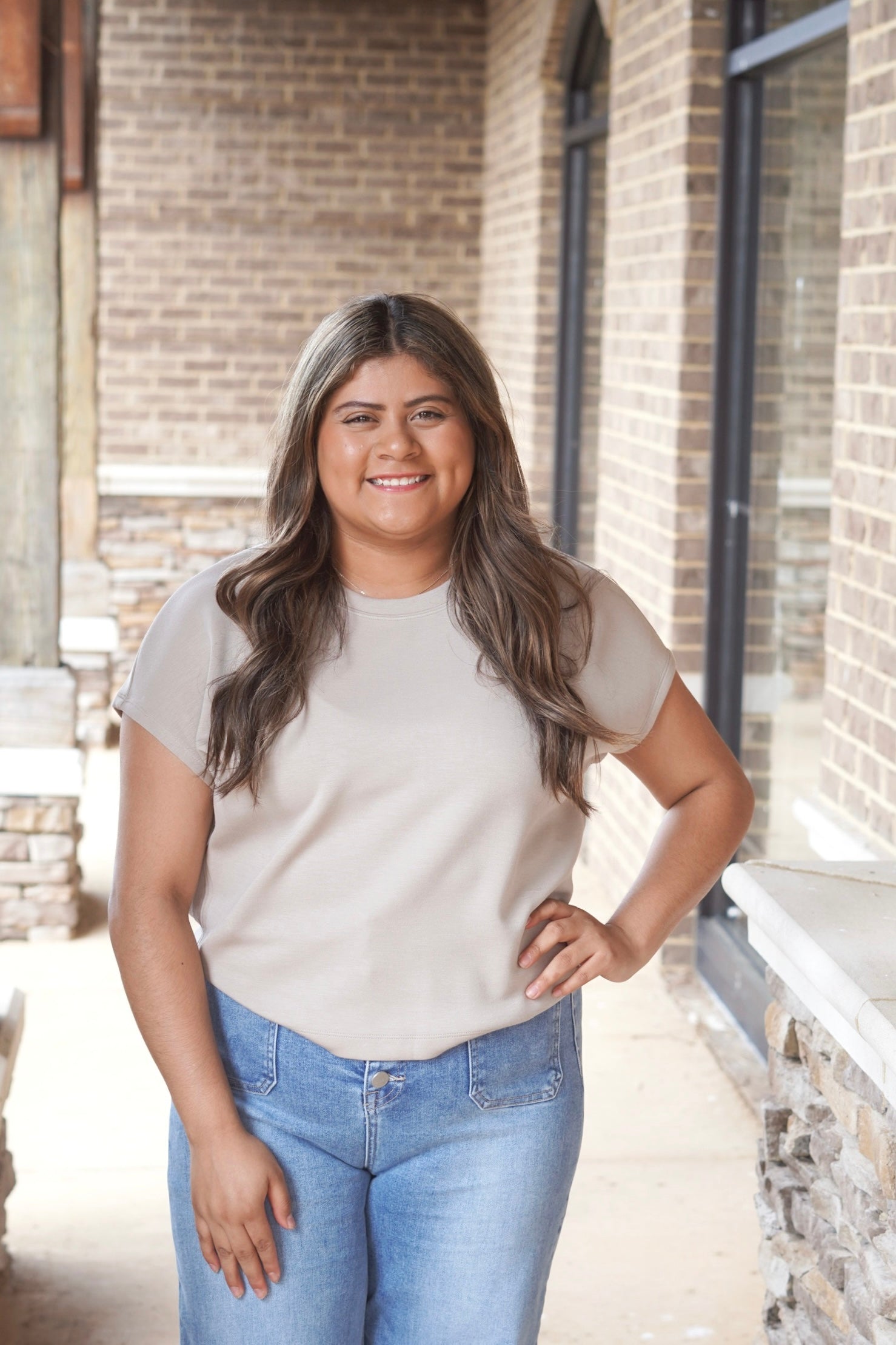 ashwood t-shirt, crew neckline, drop shoulder sleeve, waistline length, relaxed fit.  