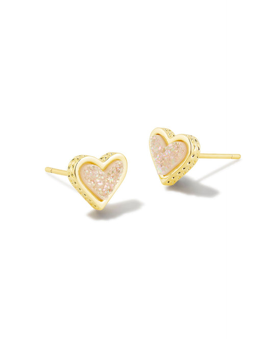 It’s only a matter of time before you fall for the Framed Ari Heart Gold Studs. A slightly updated version of our fan-favorite silhouette, these studs feature a smaller heart shape and a sleek metal frame embellished with our signature hoofprint detailing. Fun, flirty, and feminine, these sweet heart earrings are always a good idea. Gold Iridescent Drusy