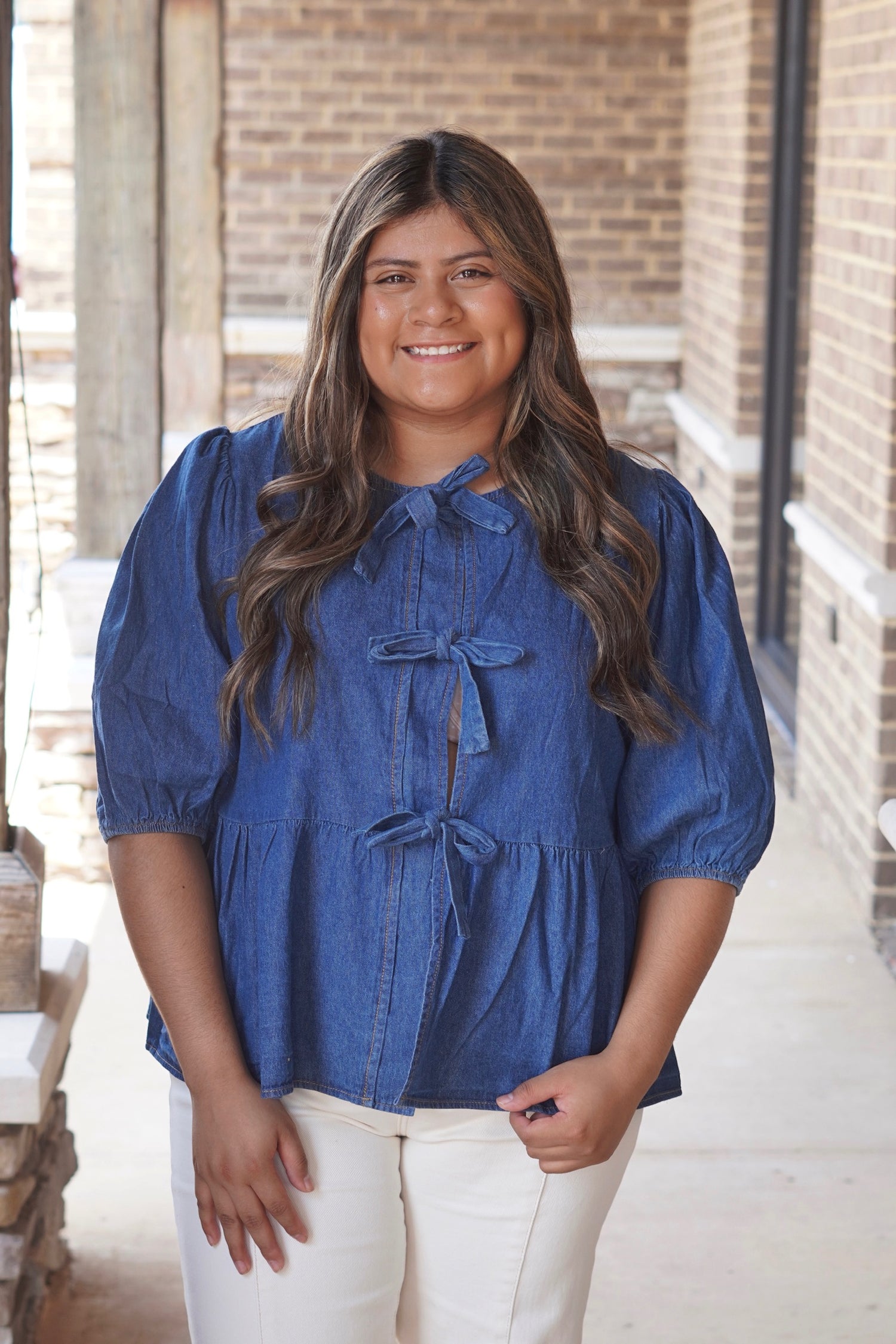 Darla Denim Bow Blouse
Round Neckline
Short Sleeves
Blouse
Color: Denim
Full Length