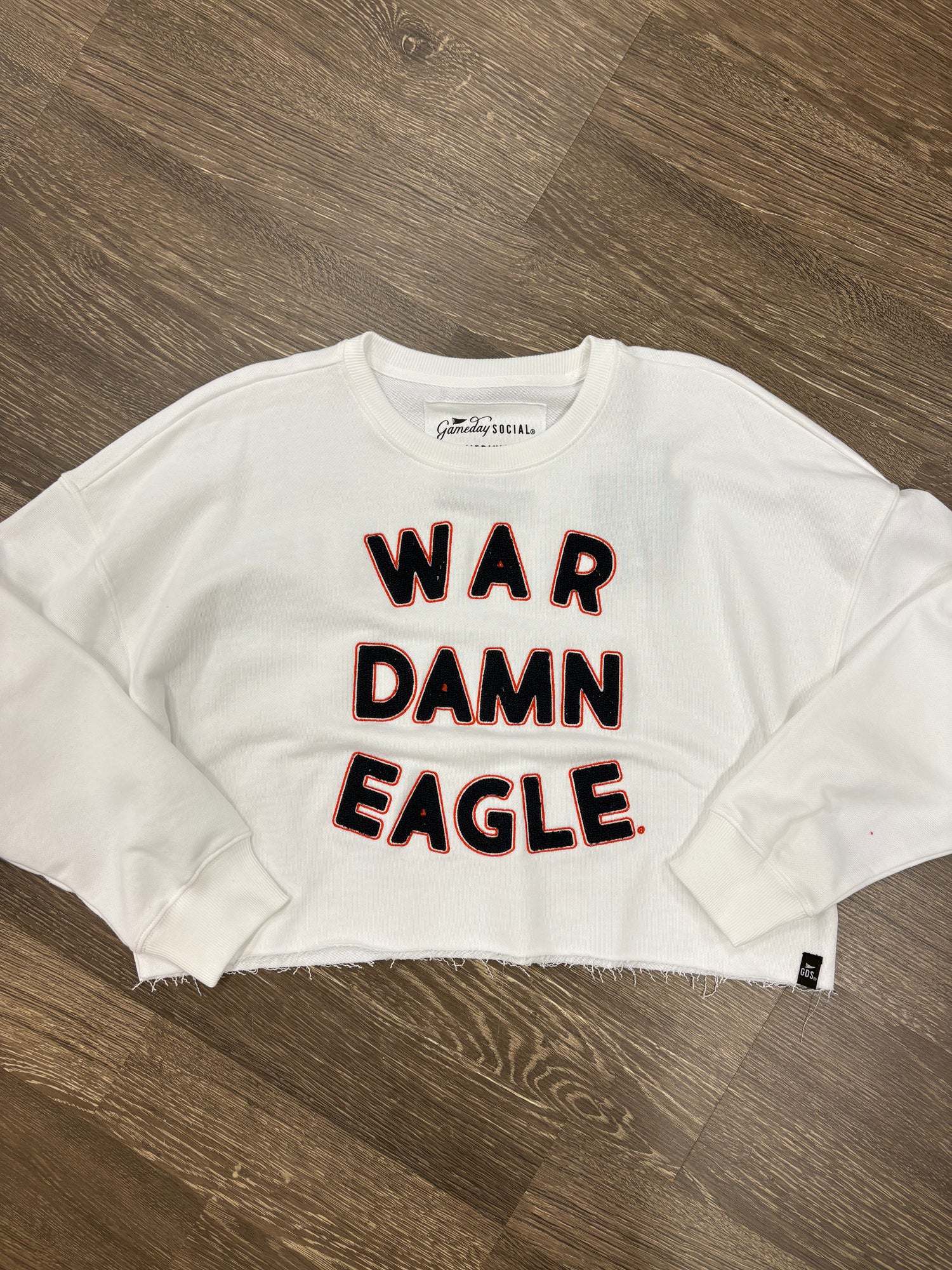 Cropped white sweatshirt that says "war damn eagle"
