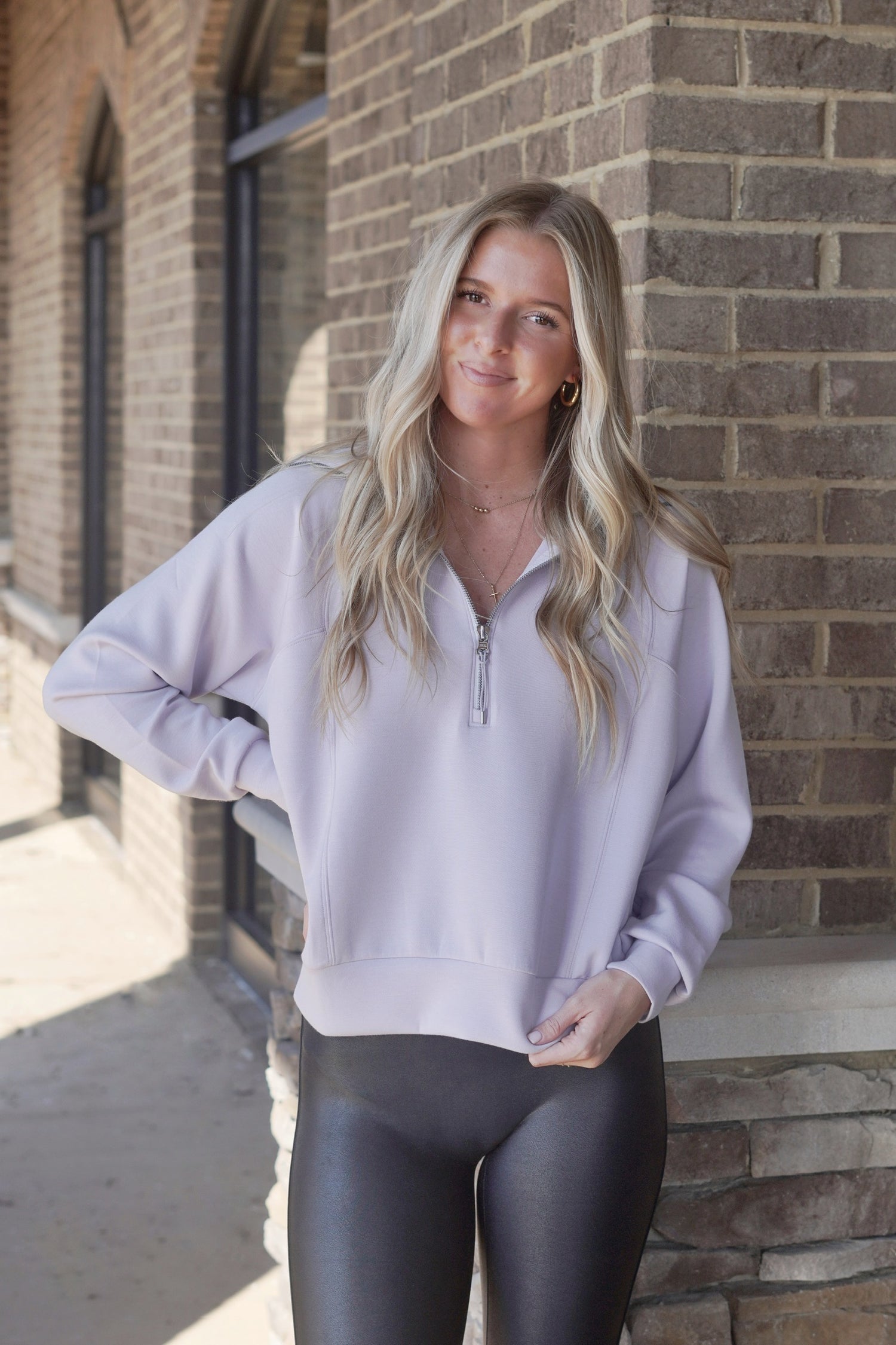 Spanx AirEssentials Half Zip Clover. Long Sleeves. Oversized fit for easy layering and effortless all-day wear. At-the-hip length hits between mid and high hip. Light-as-air, luxuriously soft spacer fabric. Half Zip
Color: Violet Air (light purple)
Fabric Content: 47% Tencel™ Modal, 46% Polyester, 7% Elastane.