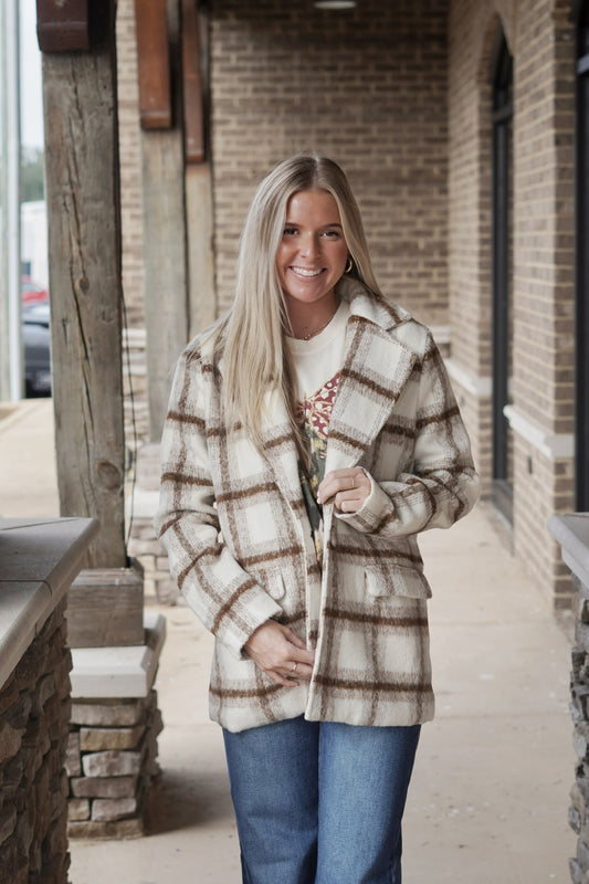 Cornelia Cozy Plaid Coat. Collar Neckline. Button Closure. Plaid. Long Sleeves. Pockets. Oversized
Color: Ivory Mocha
Fabric Content: 100% Polyester