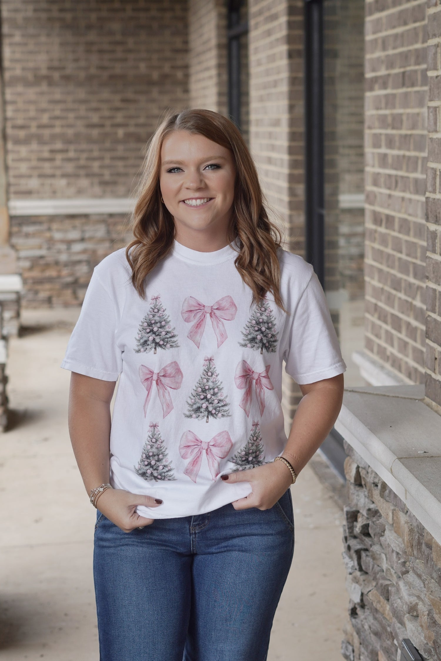 Pink Bows and Trees T-Shirt
Crew Neck

Short Sleeve
Christmas Tree with Pink Bow Graphic
Color: White
Full Length T-Shirt
Fabric Content: 100% Cotton