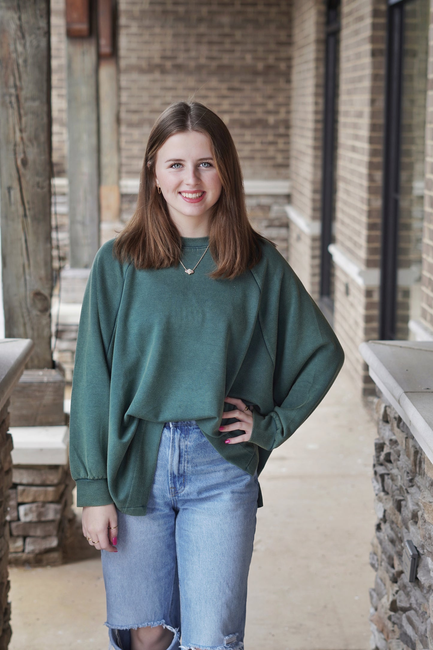 Olivia Oversized Sweatshirt. Crew Neck. Long Sleeve. Split Hem
Colors: Teal Green. Oversized
Fabric Contents: 55% Rayon, 40% Polyester, 5% Spandex
Care: Hand Wash Cold, Do Not Bleach, Hang Or Line Dry