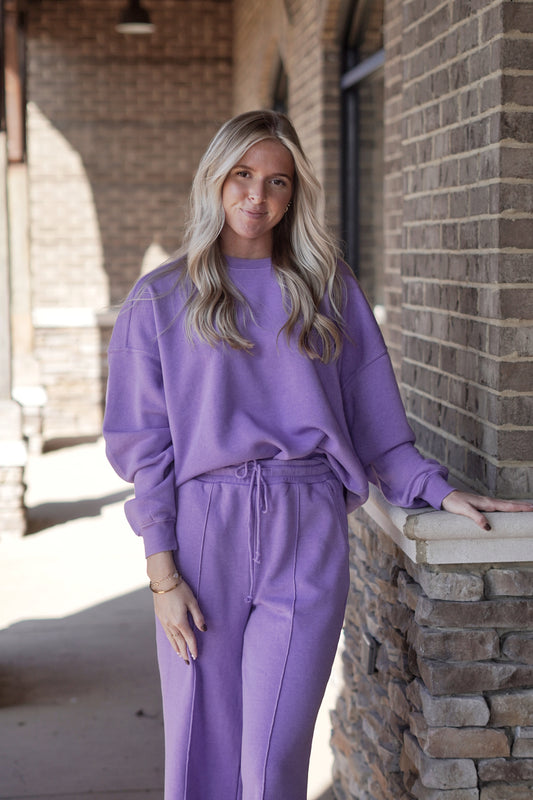 Lovely Lavender Crewneck
Crewneck
Long Sleeves
Full Length
Oversized
Color: Lavender
Fabric Content: 51% Cotton, 49% Polyester