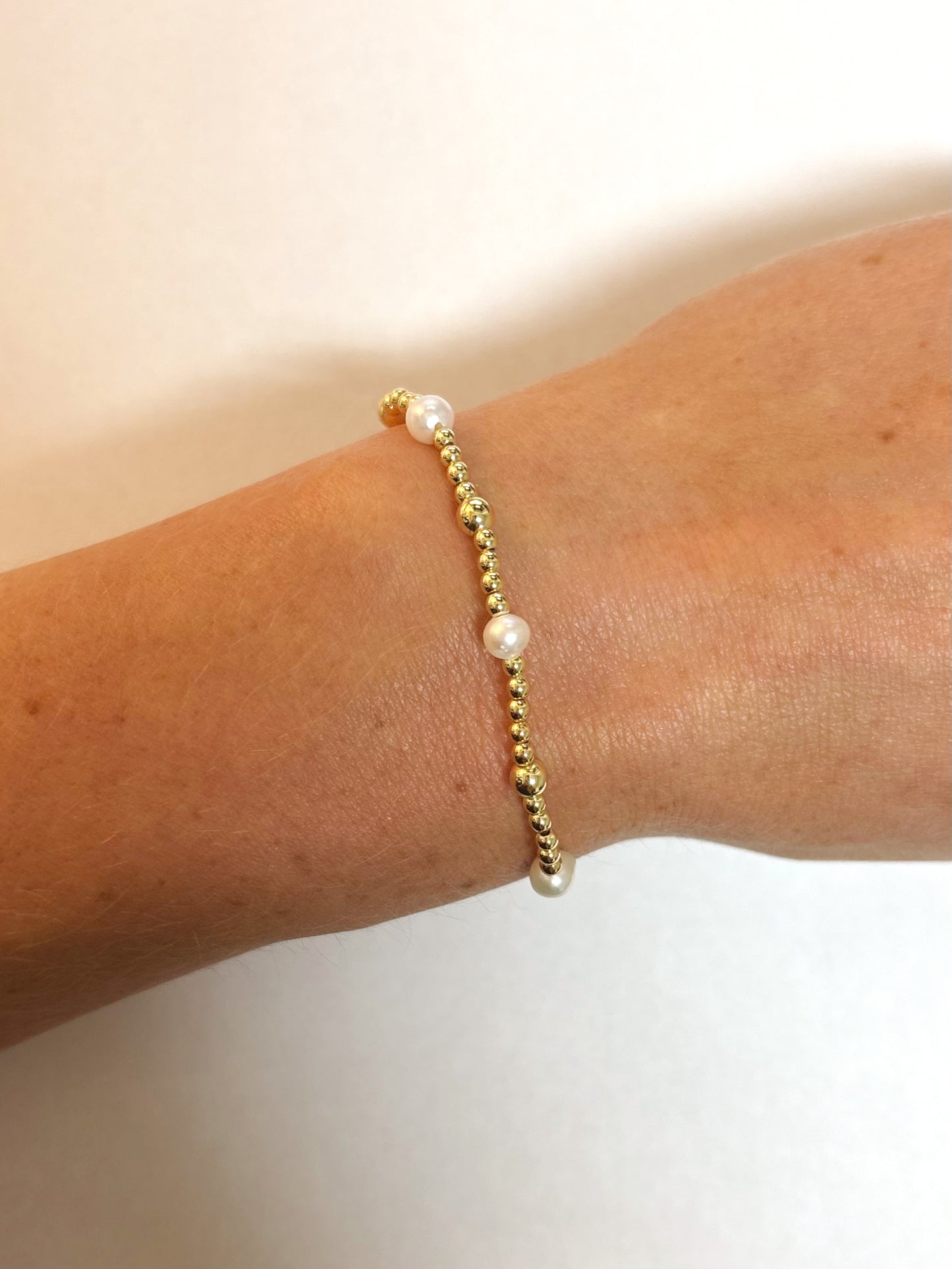 2.5mm Gold And Pearl Beaded Bracelet