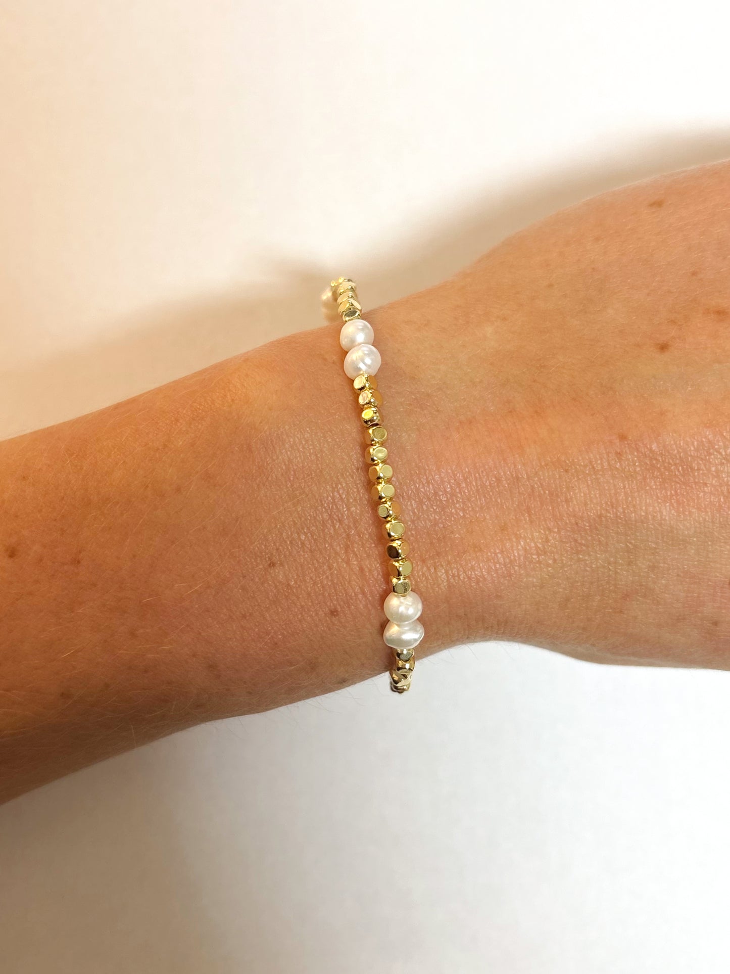 2.5mm Gold Cube And Pearl Beaded Bracelet