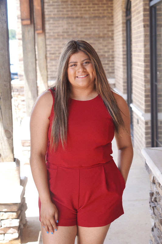 Piper Cropped Sleeveless Top
Round Neckline
Sleeveless
Cropped
Back Zipper Closure
Red