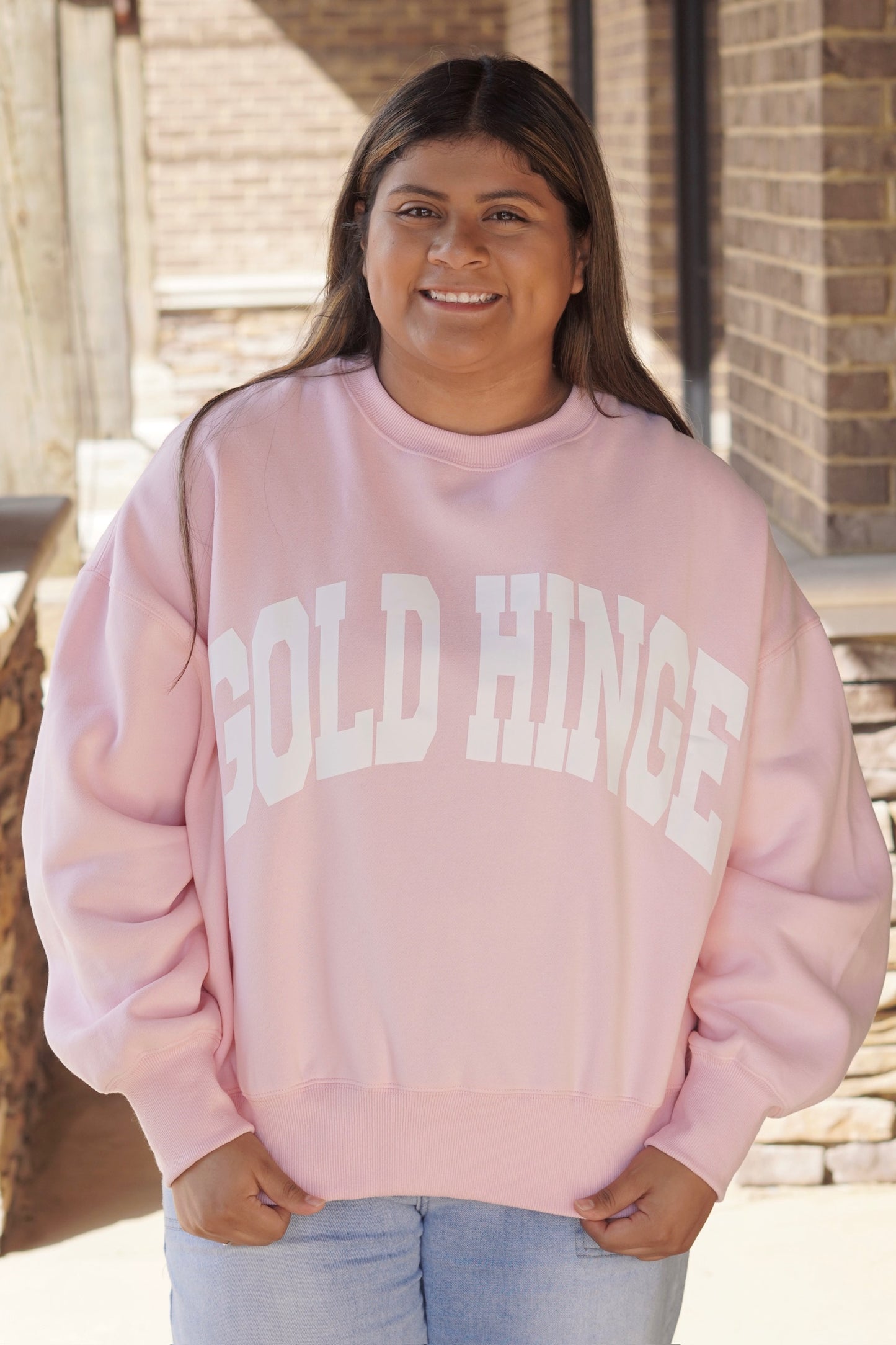 Soft pink crew neck sweatshirt with white lettering. GOLD HINGE in all caps screenprinted in white. Full length, oversized fit.
Gold Hinge Wide Arm Sweatshirt
Crew Neckline
Long Cuffed Sleeves
Wide Arm Style
"GOLD HINGE" Large Label
Colors: Soft pink with white lettering
Relaxed Fit
Full Length