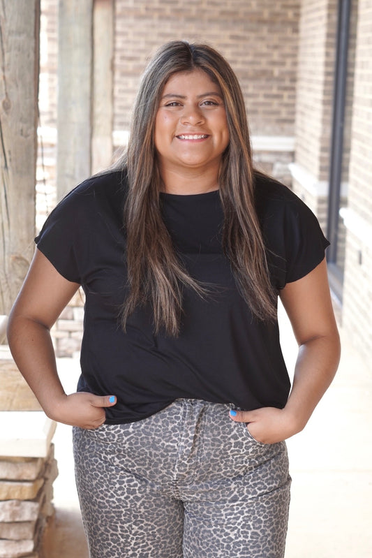 Bria Basic Neutral Top
Round Neckline
Half Short Sleeve
Flowy
Black
Full Length