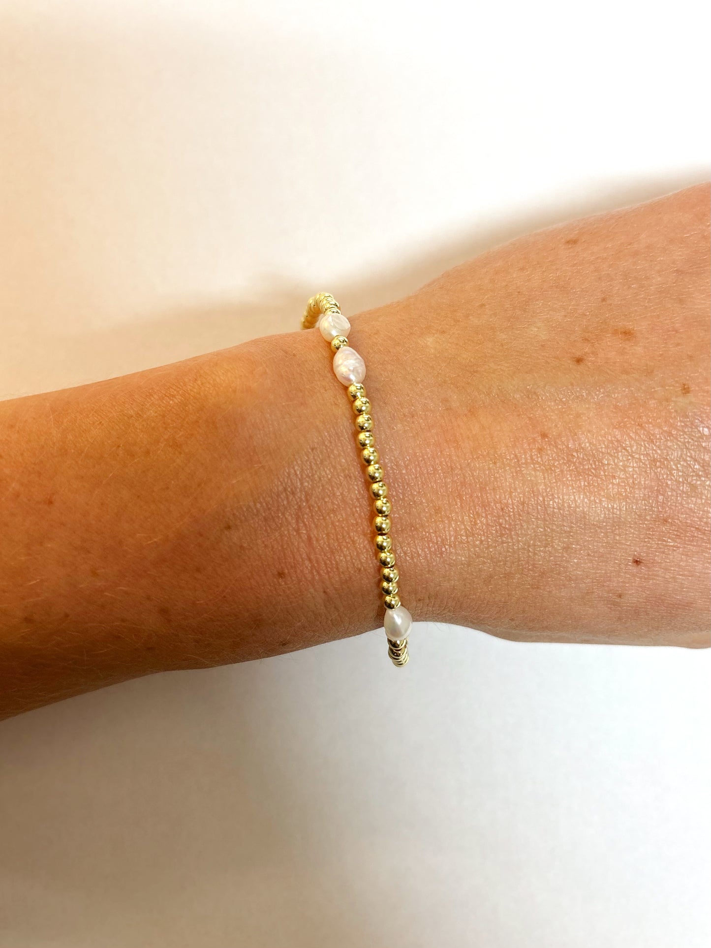 3mm Gold And Baroque Pearl Beaded Bracelet