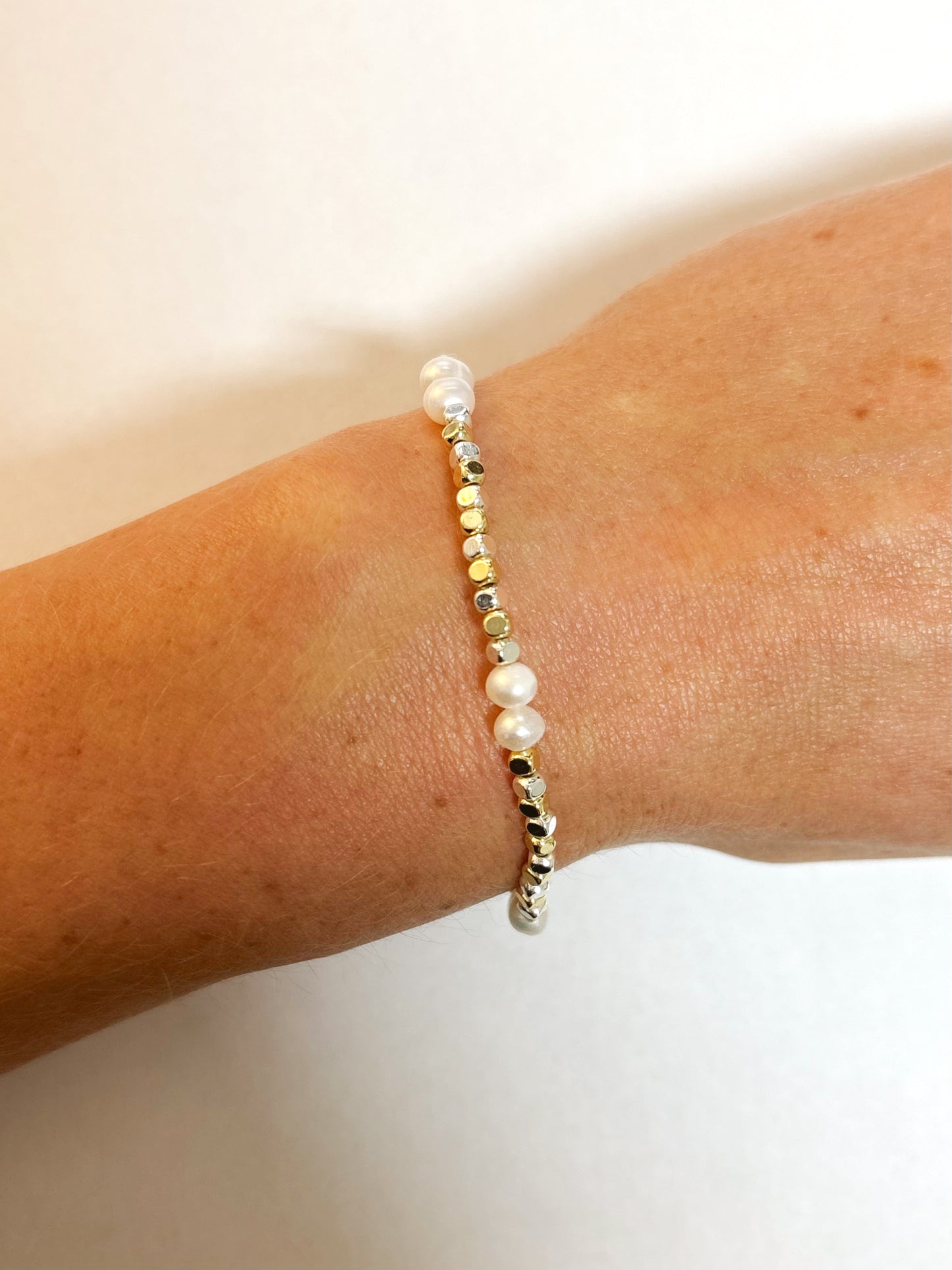 2.5mm Silver And Gold And Pearl Mixed Cube Beaded Bracelet