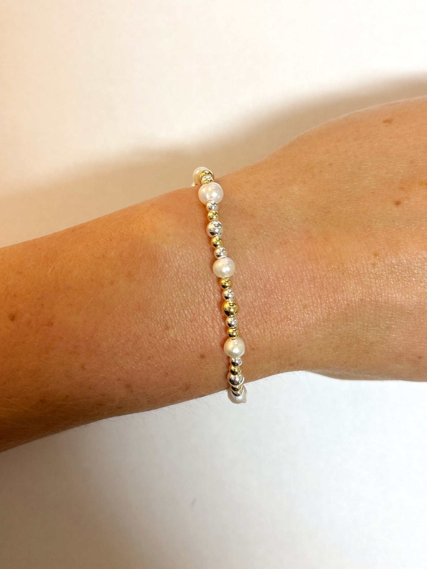 3mm/4mm Silver, Gold And Pearl Mixed Beaded Bracelet