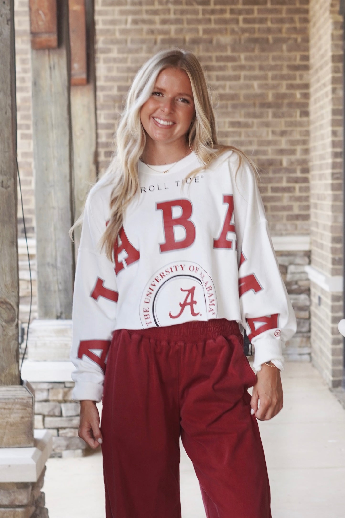 Alabama Split Cropped Long Sleeve
Crew Neckline
Long Sleeves
Cropped
Color: White
Alabama Writing
Relaxed Fit