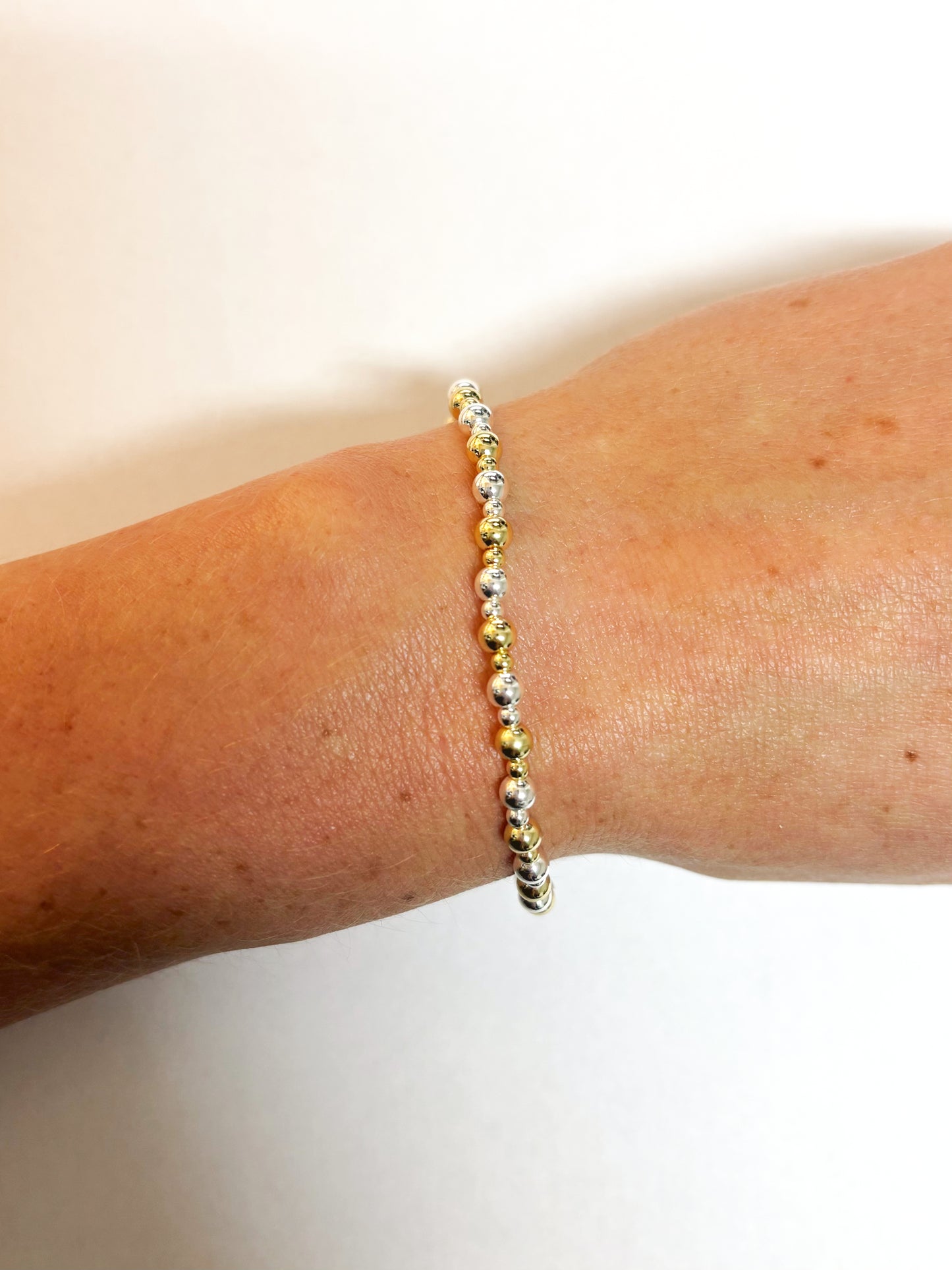 2.5mm/4mm Silver And Gold Mix Beaded Bracelet