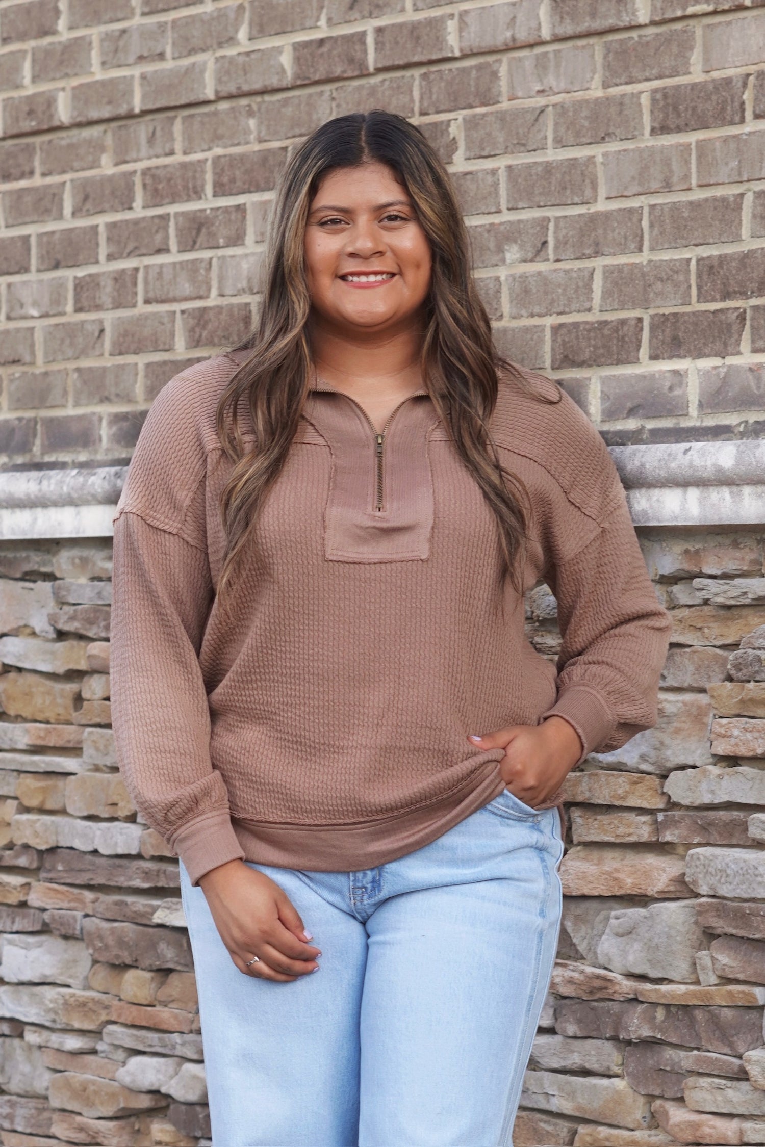 Reed Half Zip Waffle Knit Pullover
Collar Neckline
Half Zip
Long Sleeves
Waffle Knit
Relaxed Fit
Lightweight
True To Size