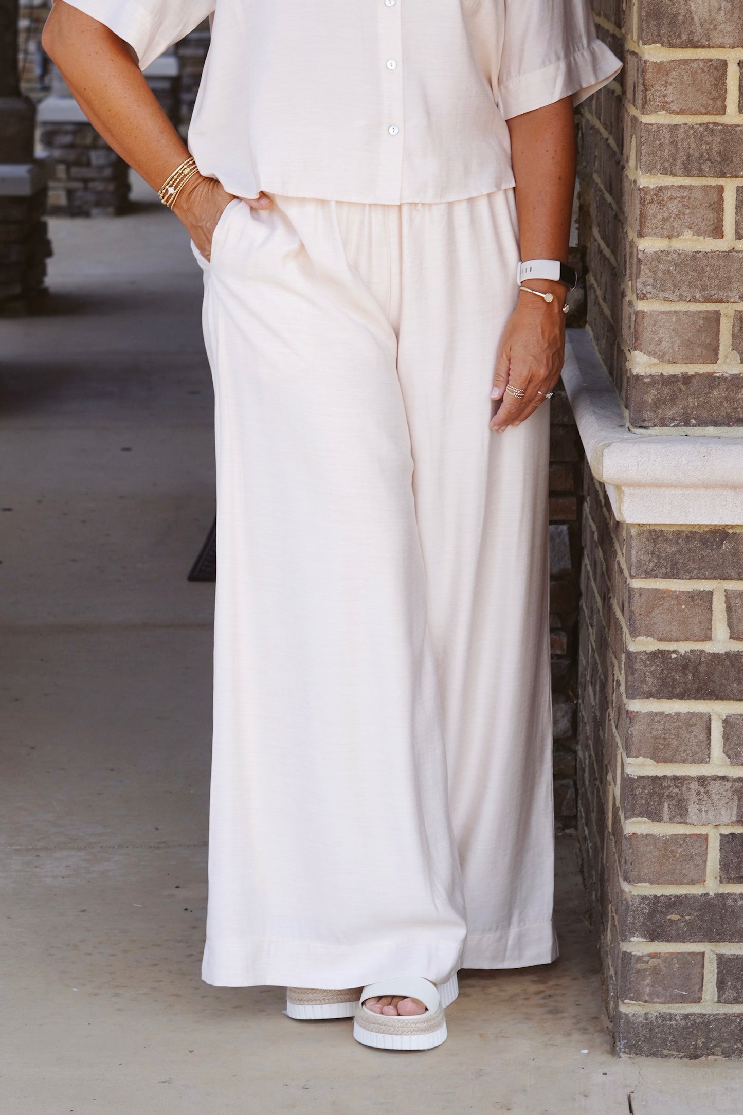 Camille Champagne Flowy Pants
Elastic Waistband With Drawstring
Pockets
Color: Champagne
Flowy Fit