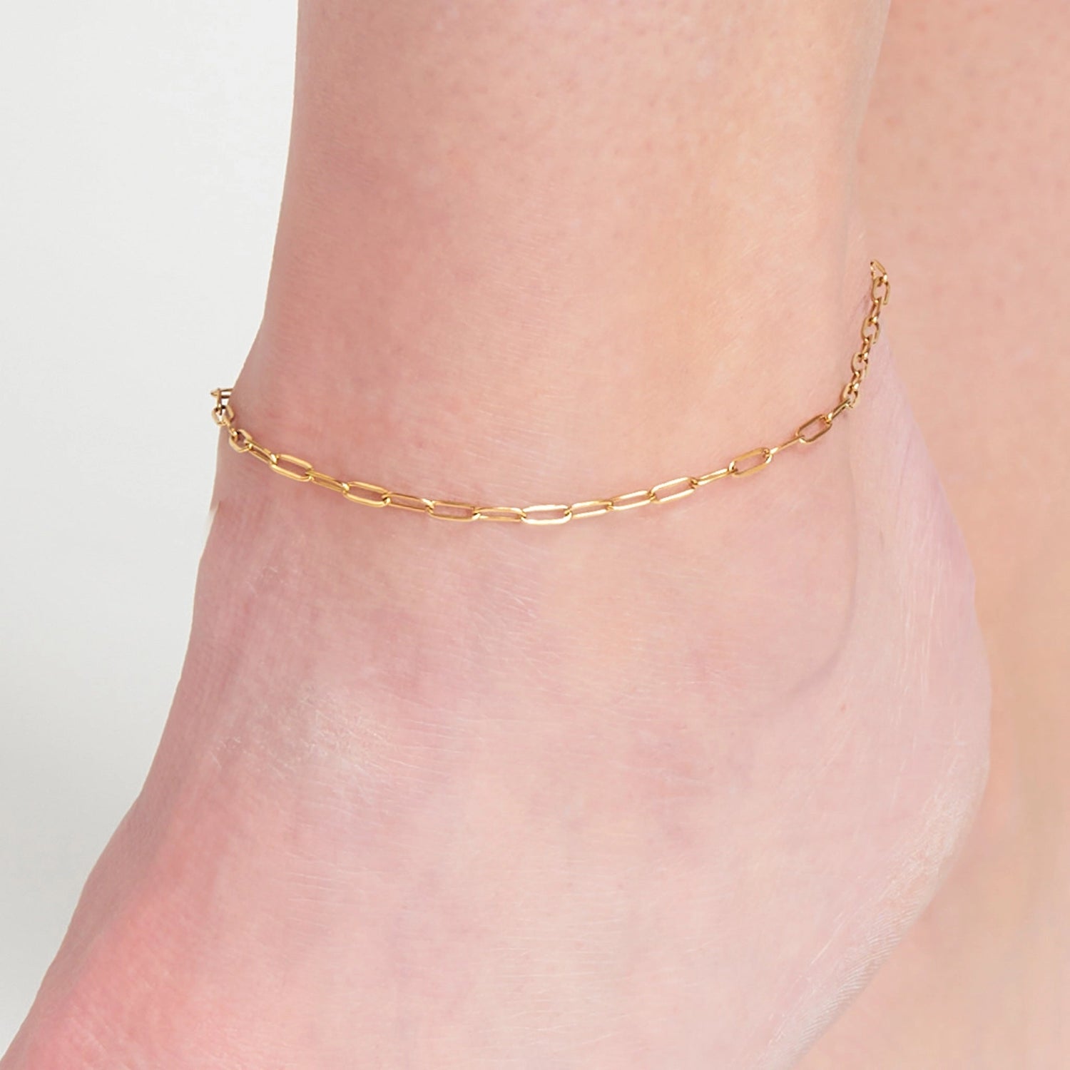  Paperclip Anklet offers a singular delicate, paperclip chain in a classic gold