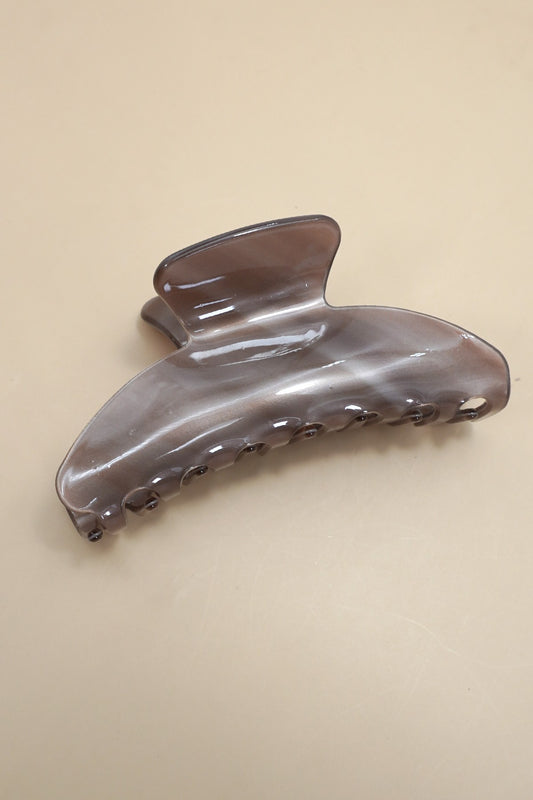 Taupe color claw clip with some white in it. 