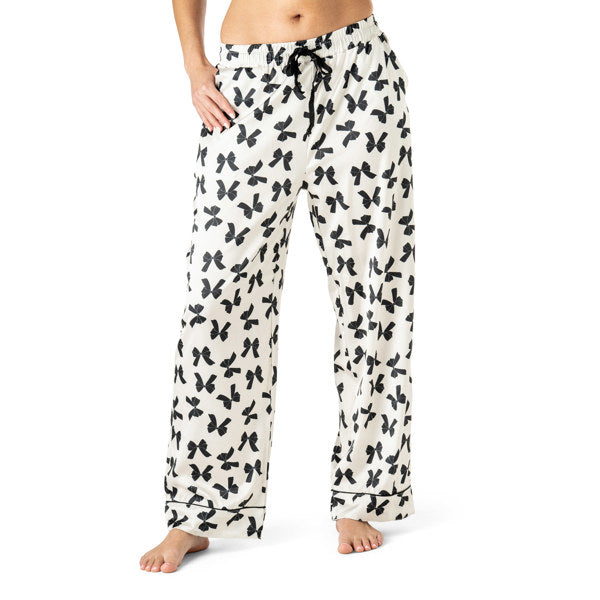 Satin Pajama Pants Super soft, silky fabric
Relaxed wide leg style with accent pockets, Comfy elastic waistband, drawstring tie, Subtle piping, black and white bow print